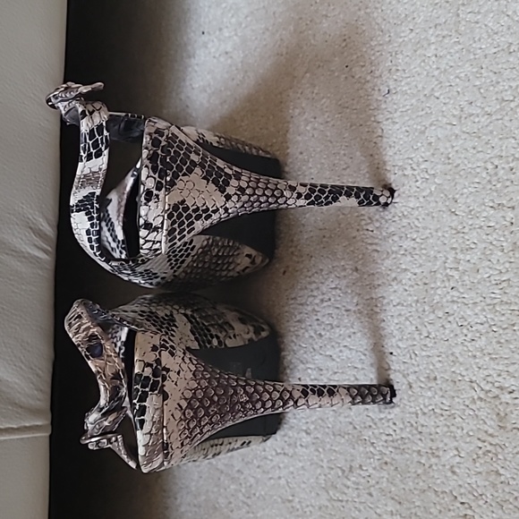 Shoes - Picture 3 of 4